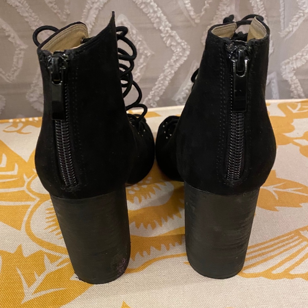 Chinese Laundry black lace up front stacked heel - Picture 3 of 5